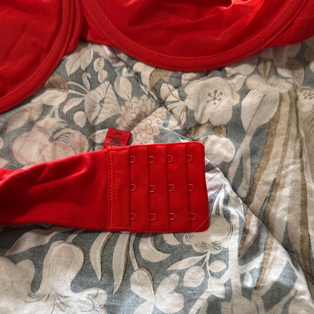 SKIMS Vibrant Red Underwire Bra - Picture 7 of 8